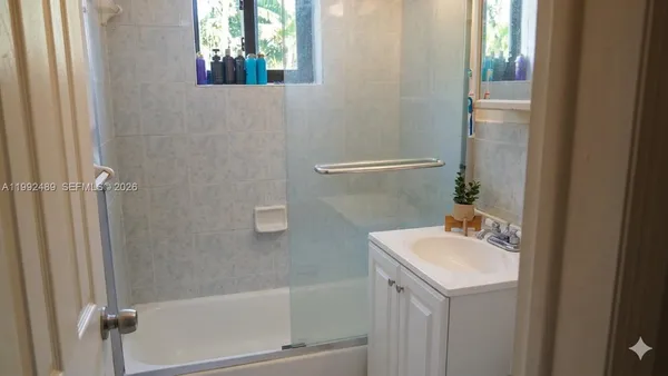 $2,250 | 3240 Mary Street, Unit S206, Miami, FL 33133