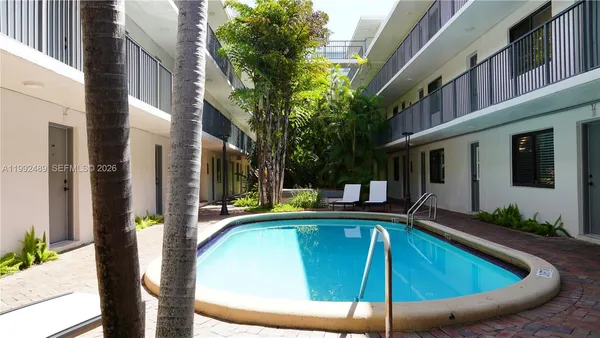 $2,250 | 3240 Mary Street, Unit S206, Miami, FL 33133