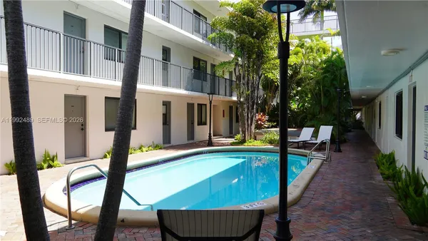 $2,250 | 3240 Mary Street, Unit S206, Miami, FL 33133