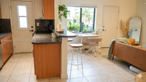 $2,250 | 3240 Mary Street, Unit S206, Miami, FL 33133