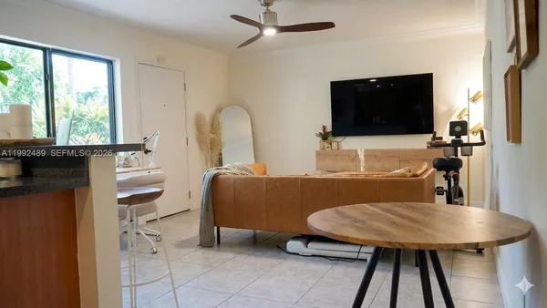 $2,250 | 3240 Mary Street, Unit S206, Miami, FL 33133