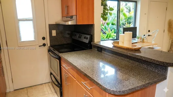 $2,250 | 3240 Mary Street, Unit S206, Miami, FL 33133