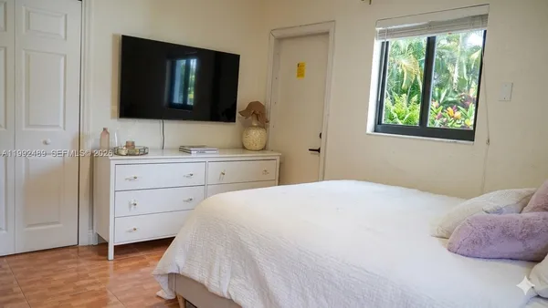 $2,250 | 3240 Mary Street, Unit S206, Miami, FL 33133