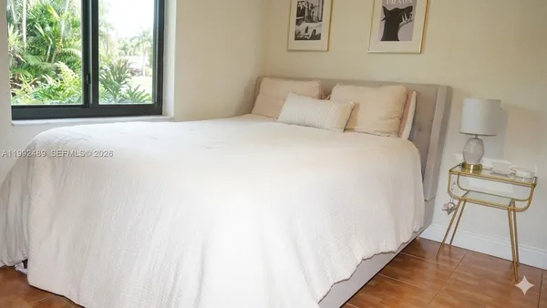 $2,250 | 3240 Mary Street, Unit S206, Miami, FL 33133