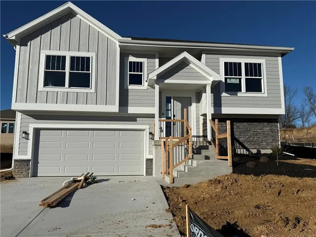 $441,997 | 16209 Ryan Circle, Parkville, MO 64152