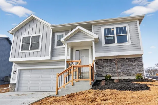 $441,997 | 16209 Ryan Circle, Parkville, MO 64152