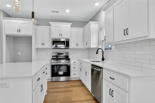 $441,997 | 16209 Ryan Circle, Parkville, MO 64152