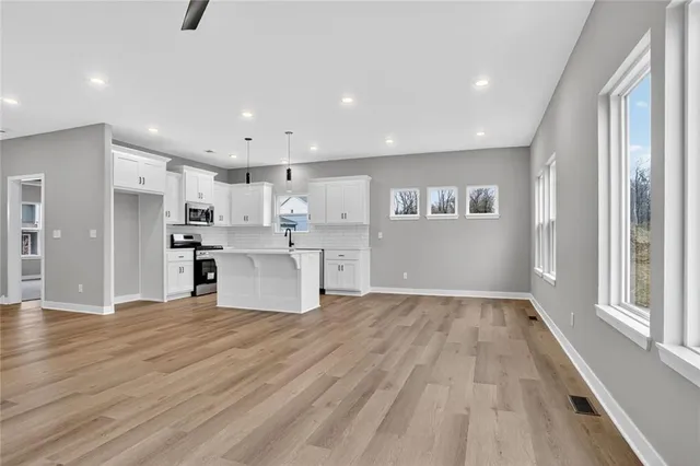 $441,997 | 16209 Ryan Circle, Parkville, MO 64152