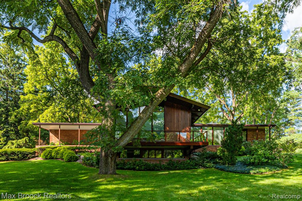 1065 Greentree Road Bloomfield Hills, MI 48304 - Photo 1 of 29 Gallery Image 1