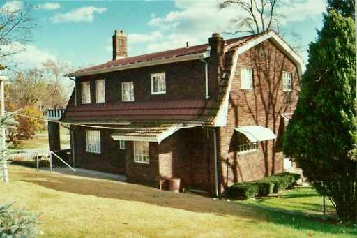 21 Elmwood Road Pittsburgh, PA 15209 - Photo 2 of 8 Yard/Garden.