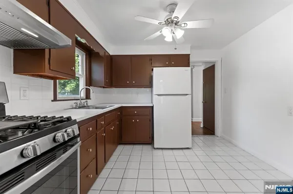 $3,725 | 409 Tappan Road, Unit 2, Norwood, NJ 07648