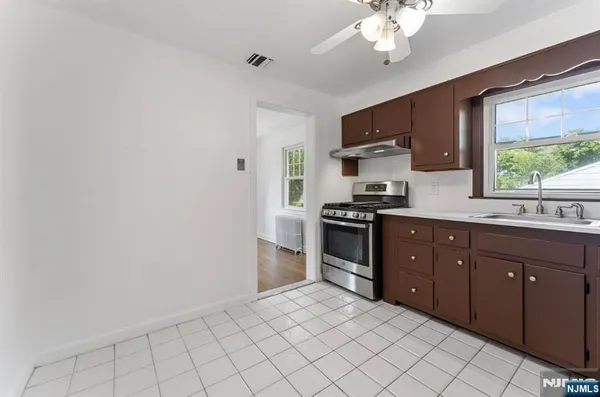 $3,725 | 409 Tappan Road, Unit 2, Norwood, NJ 07648