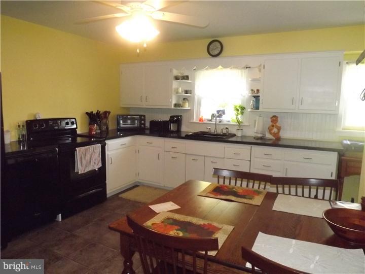 1006 Crestview Avenue Reading, PA 19607 - Photo 3 of 17 Kitchen