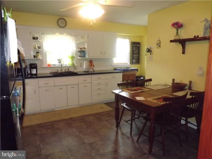 1006 Crestview Avenue Reading, PA 19607 - Photo 4 of 17 Kitchen