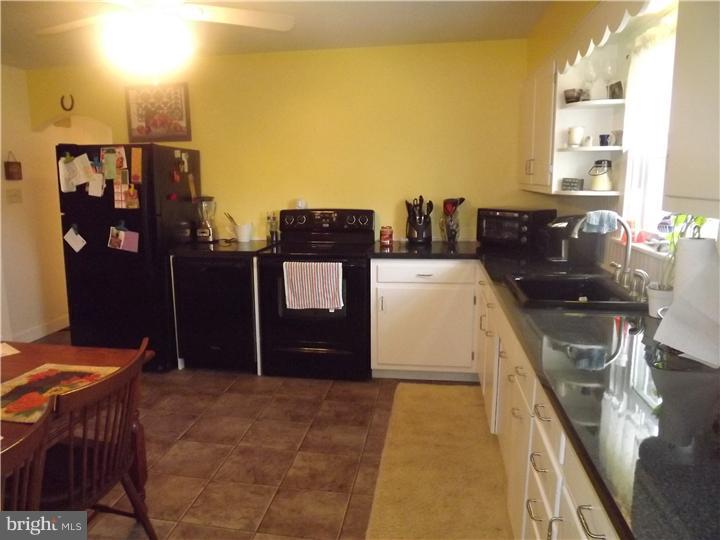 1006 Crestview Avenue Reading, PA 19607 - Photo 5 of 17 Kitchen