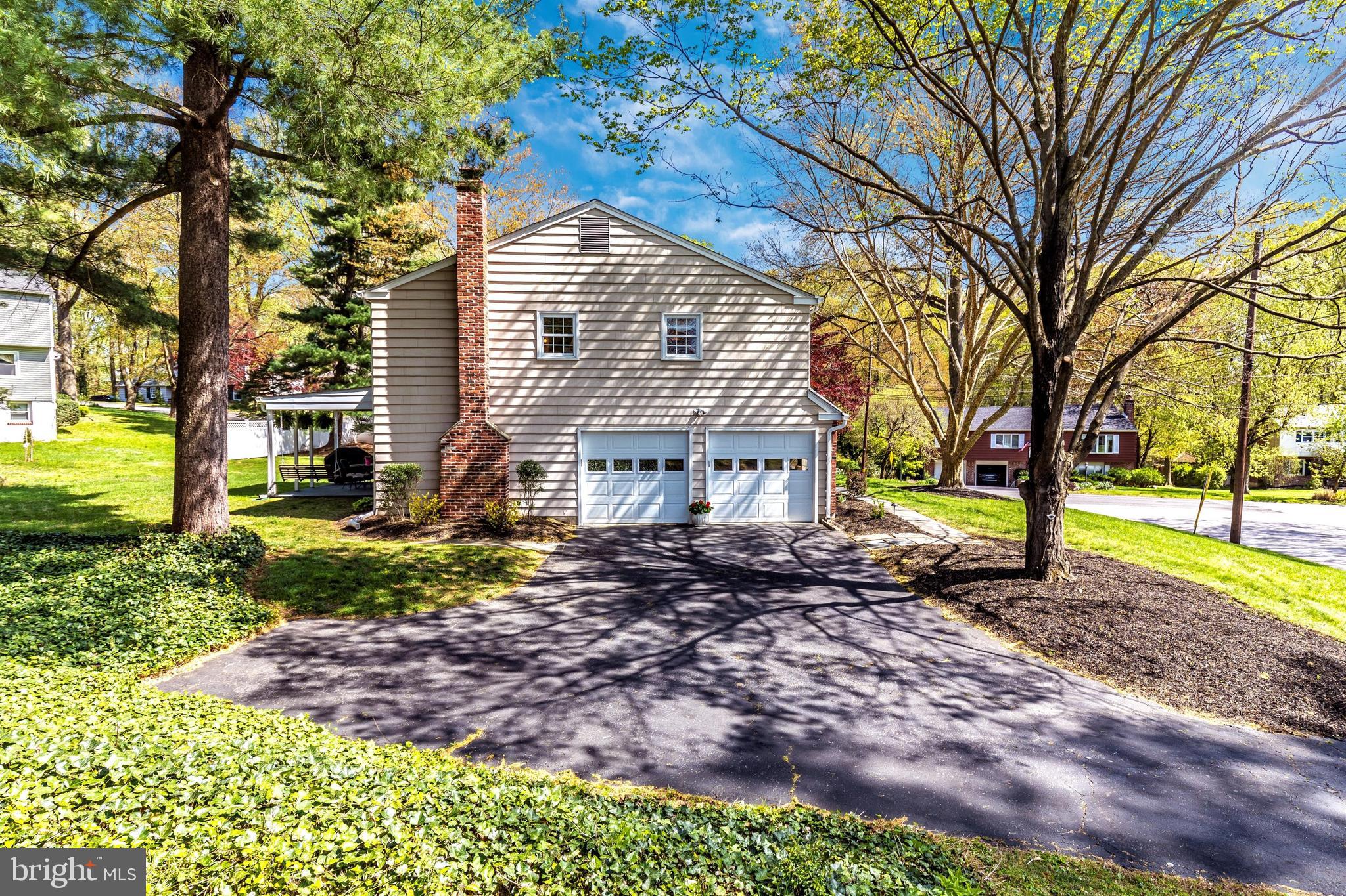 708 Blue Hill Road Wallingford, PA 19086 - Photo 45 of 61 Park many cars in the private driveway