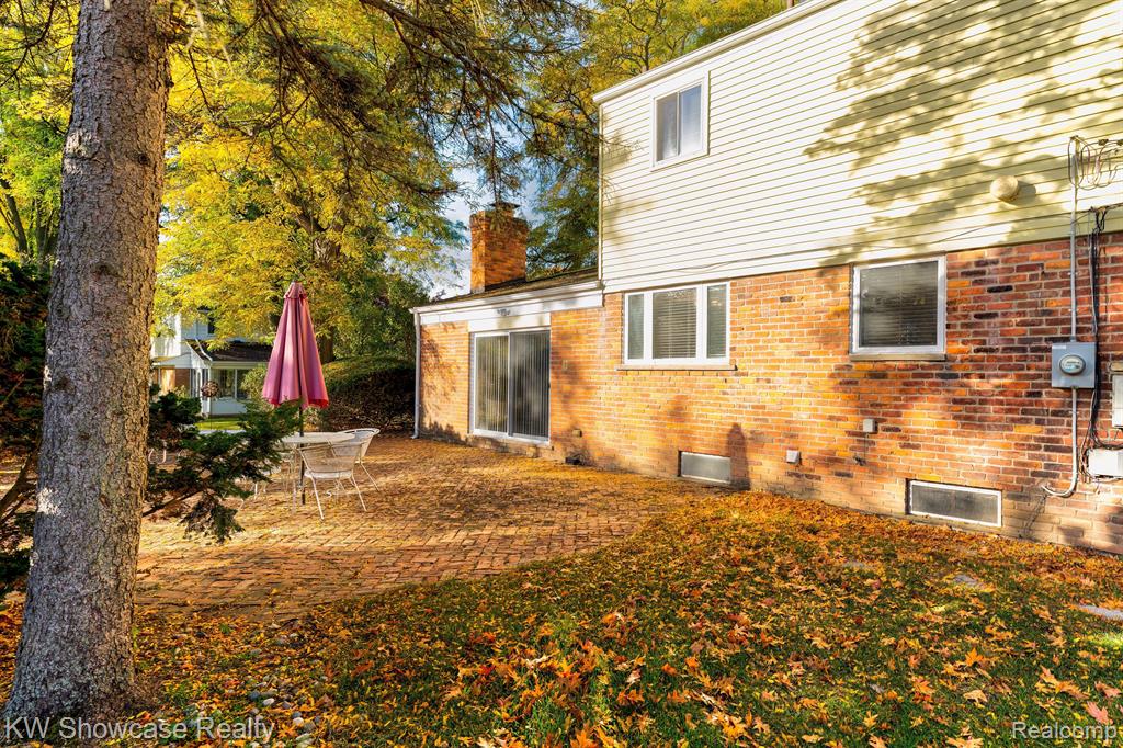 7131 Springridge Road West Bloomfield, MI 48322 - Photo 32 of 47