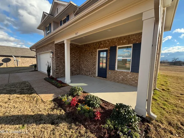 $334,900 | 107 Red Bird Cove, Senatobia, MS 38668