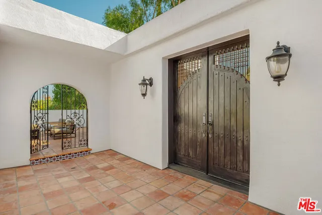 $2,197,000 | 6216 Primrose Avenue, Los Angeles, CA 90068