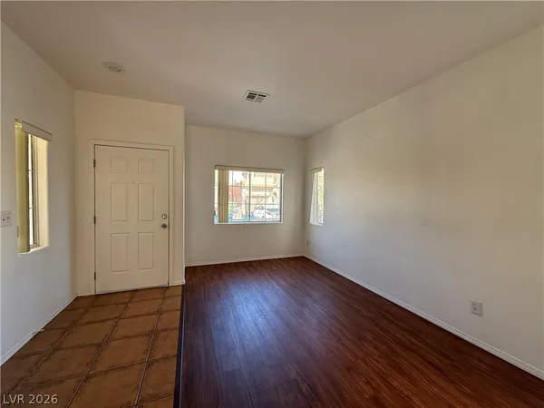 $2,100 | 10541 Kivas Court, Las Vegas, NV 89129