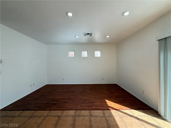 $2,100 | 10541 Kivas Court, Las Vegas, NV 89129