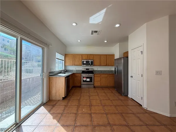 $2,100 | 10541 Kivas Court, Las Vegas, NV 89129