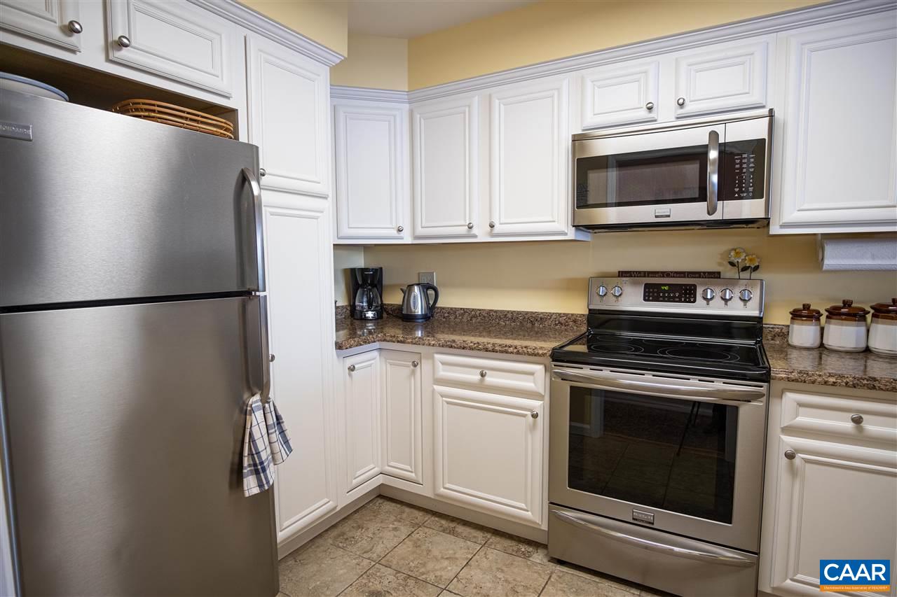 1 Marina Point, Unit B1 Palmyra, VA 22963 - Photo 12 of 31 a kitchen with a refrigerator stove and microwave