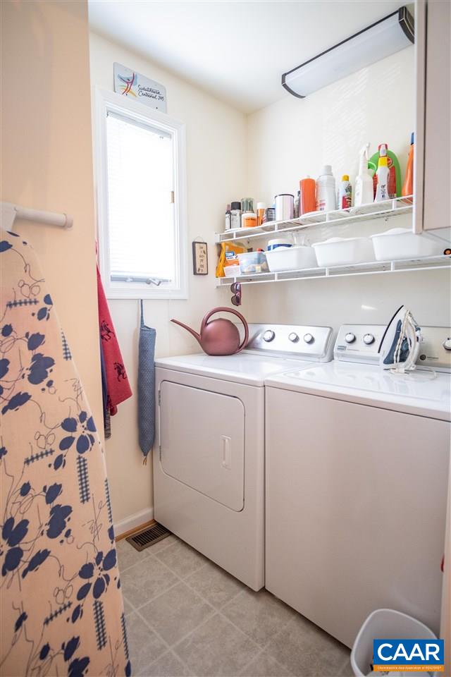 1 Marina Point, Unit B1 Palmyra, VA 22963 - Photo 19 of 31 a utility room with dryer and washer