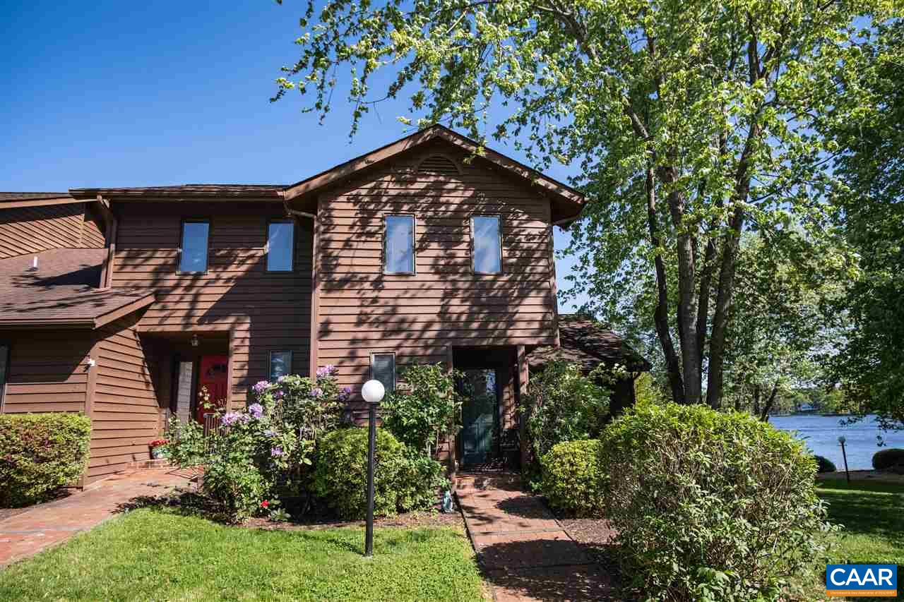 1 Marina Point, Unit B1 Palmyra, VA 22963 - Photo 3 of 31 a front view of a house with a yard