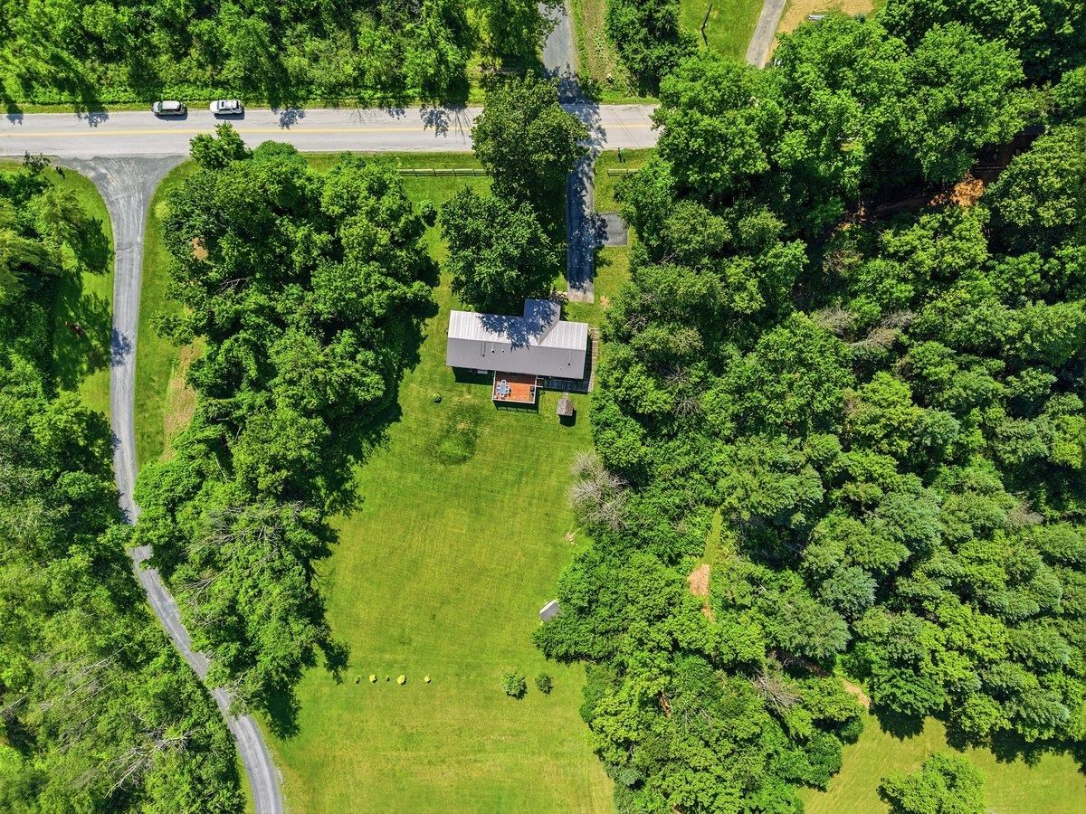 549 Houran Road Bennington, VT 05201 - Photo 4 of 36