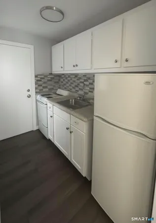 $1,300 | 165 McKinley Avenue, Unit 2A, Bridgeport, CT 06606