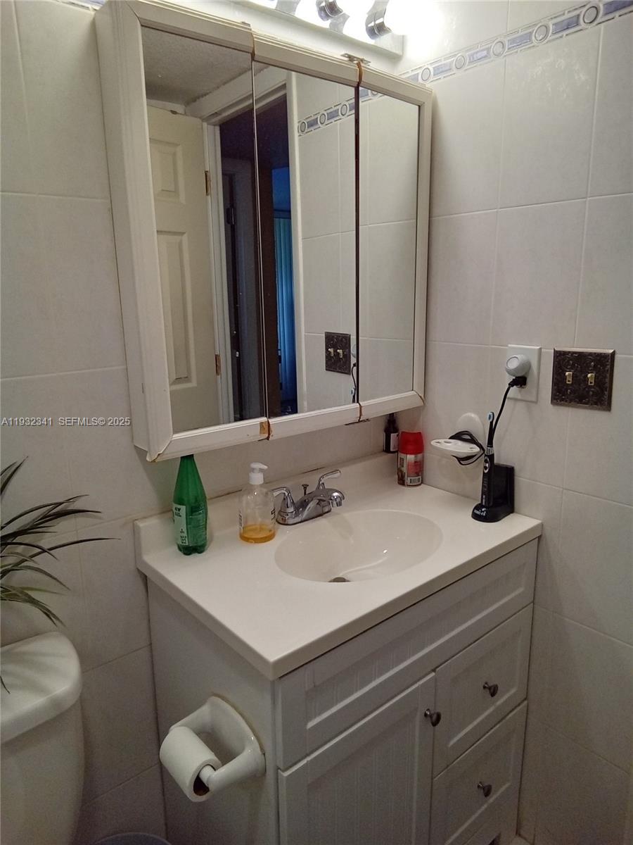 1000 St Charles Place, Unit L2 Pembroke Pines, FL 33026 - Photo 11 of 16 a bathroom with a sink and a toilet