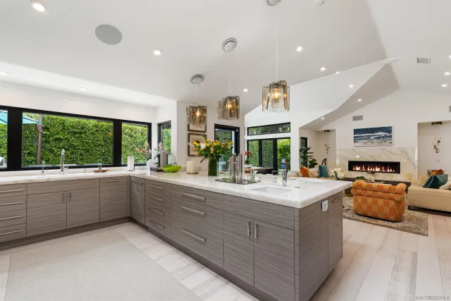 $6,995,000 | 6887 Avenida Andorra, La Jolla, CA 92037