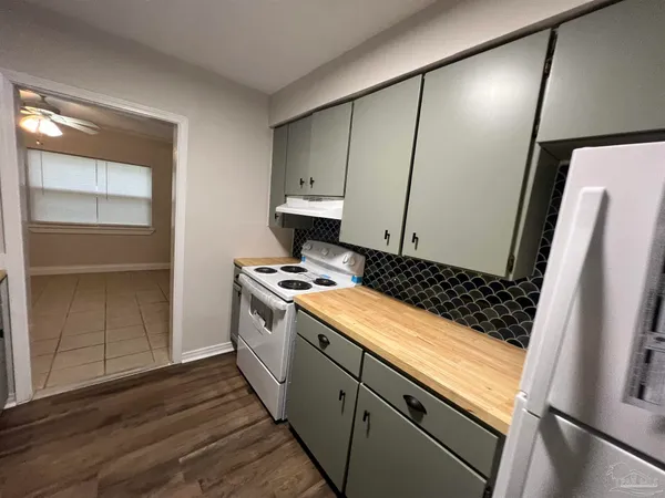 $1,325 | 45 West Carver Drive, Pensacola, FL 32507