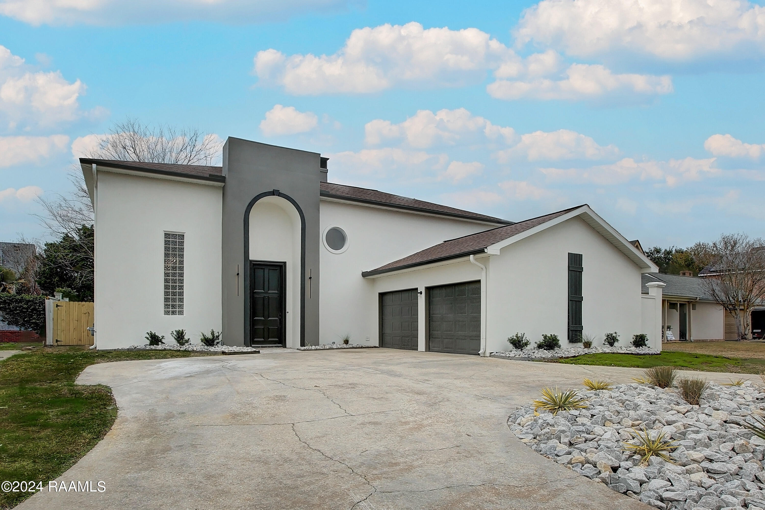 305 Redoak Circle Lafayette, LA 70506 - Photo 1 of 28 Exterior