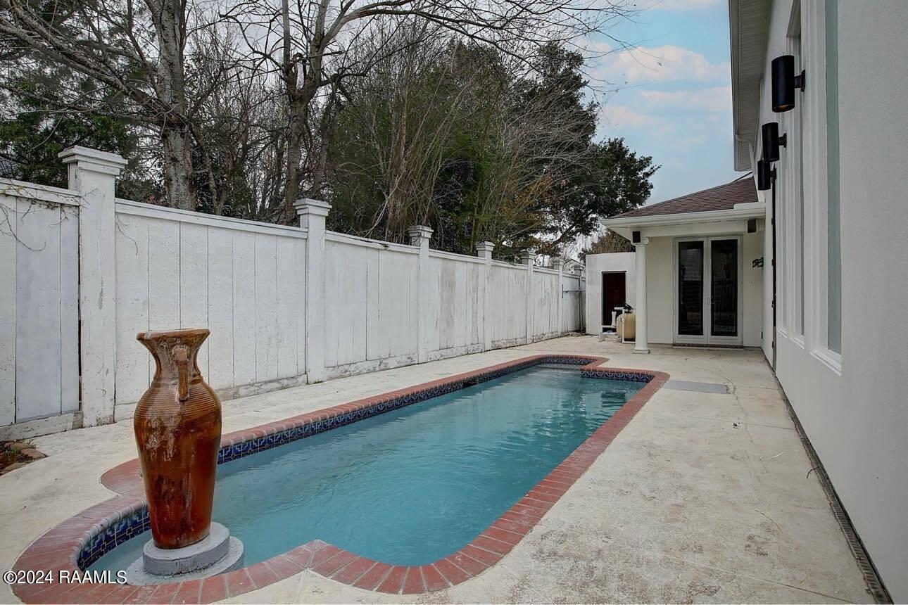 305 Redoak Circle Lafayette, LA 70506 - Photo 4 of 28 448927744_1395343138534645_5771781157360