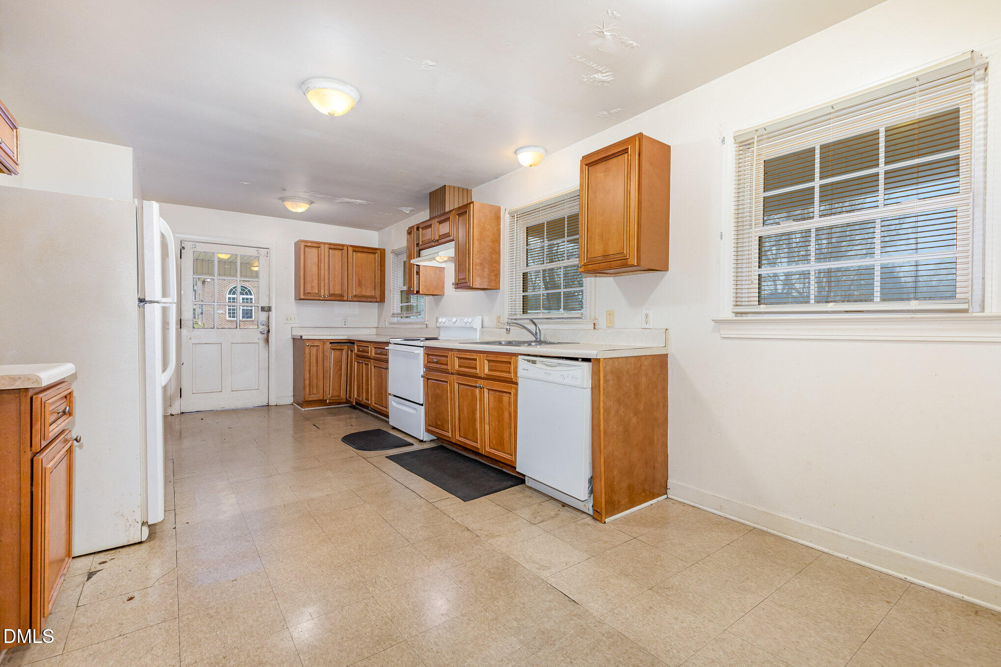 215 East Franklin Street Spring Hope, NC 27882 - Photo 9 of 22 215 E Franklin St 10