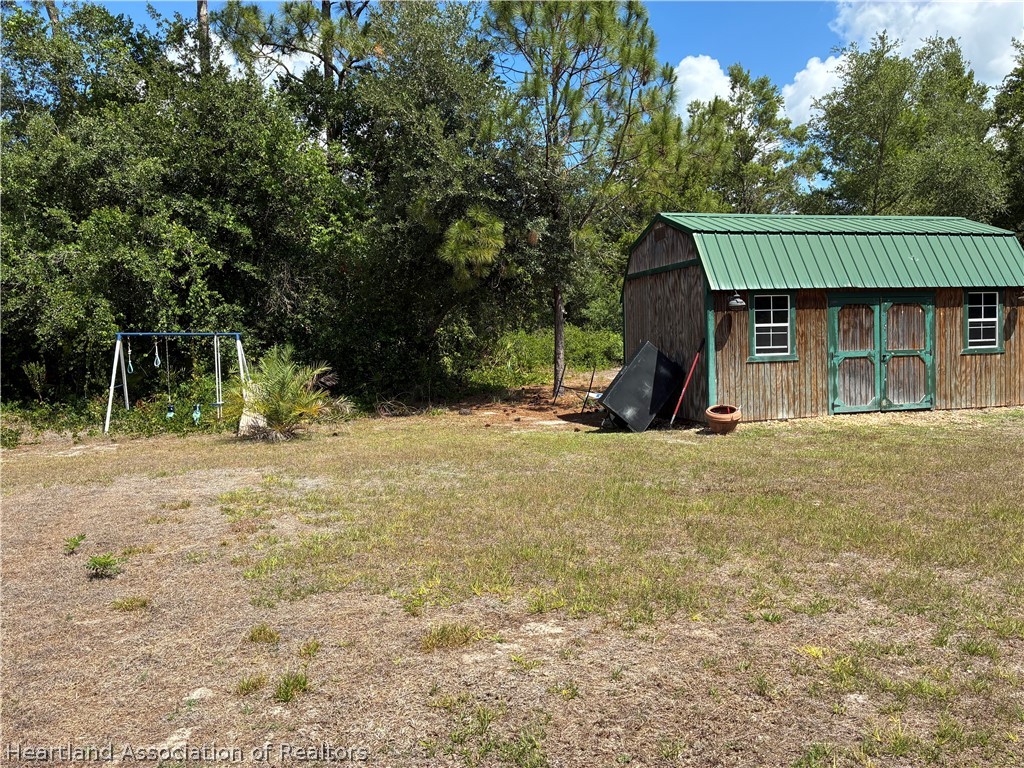 922 Breezy Road Lake Placid, FL 33852 - Photo 3 of 18 a view of outdoor space with garden