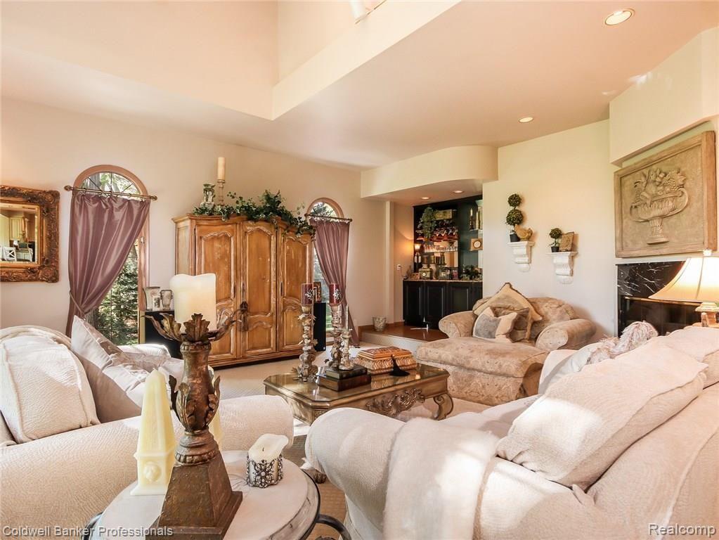 20600 Beck Road Northville, MI 48167 - Photo 28 of 77 028-Family_Room-4942101-medium4x3.jpg