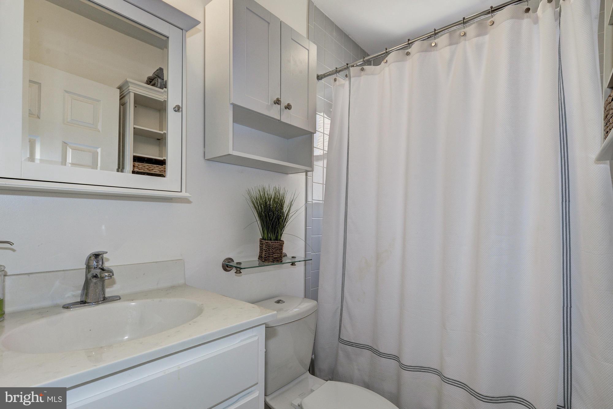 1440 Columbia Road Northwest, Unit 305 Washington, DC 20009 - Photo 14 of 15 Bath