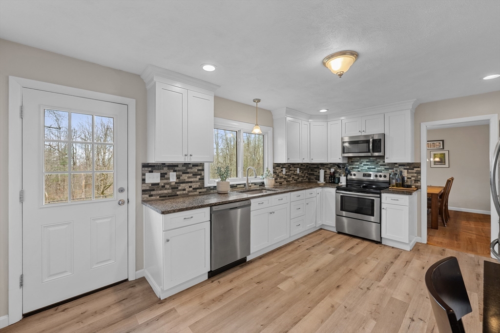 78 Asnebumskit Road Paxton, MA 01612 - Photo 14 of 38