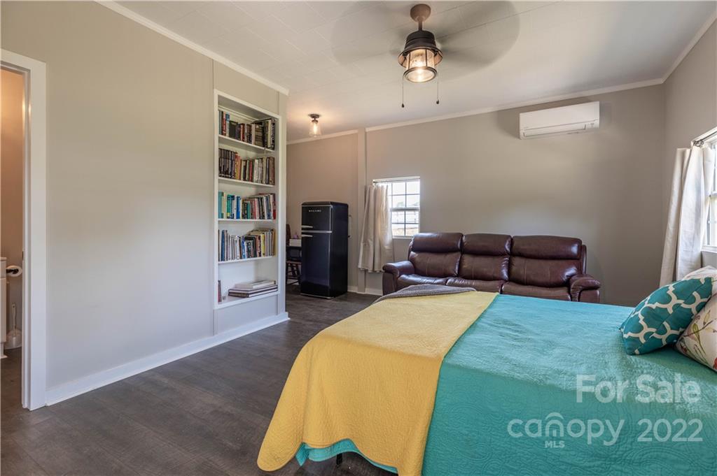 3674 River Road Hickory, NC 28602 - Photo 25 of 48 a living room with furniture and kitchen view