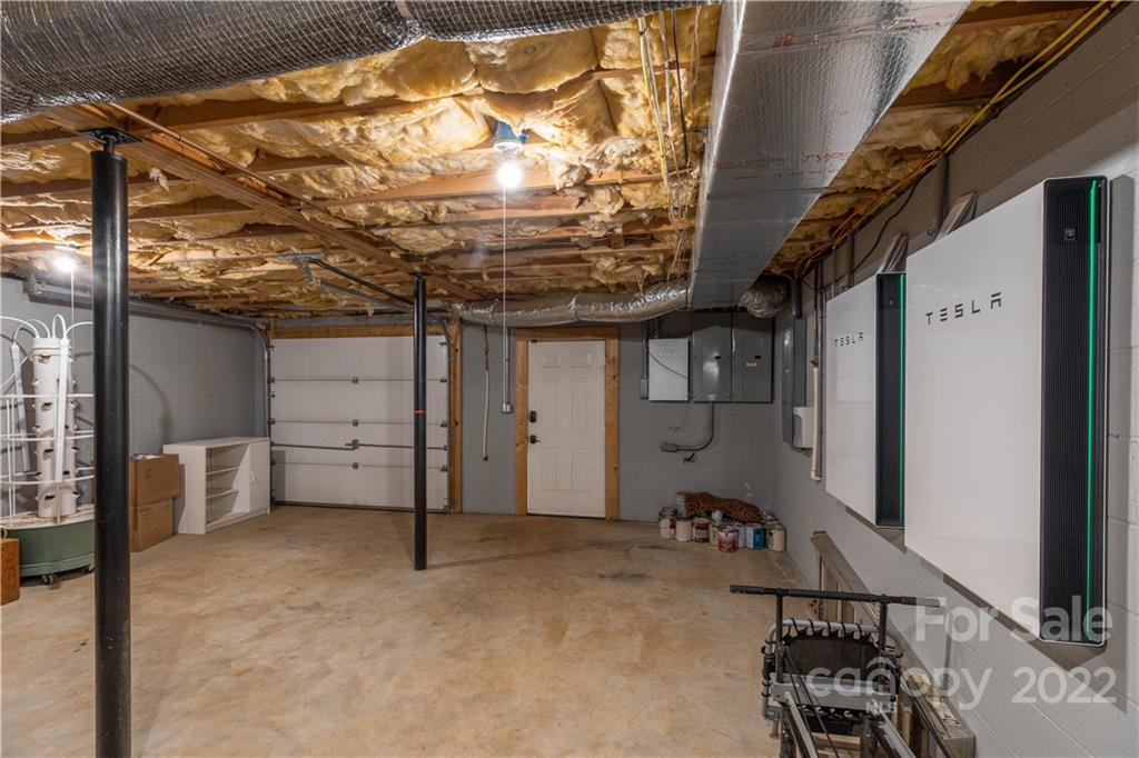 3674 River Road Hickory, NC 28602 - Photo 31 of 48 a view of entryway