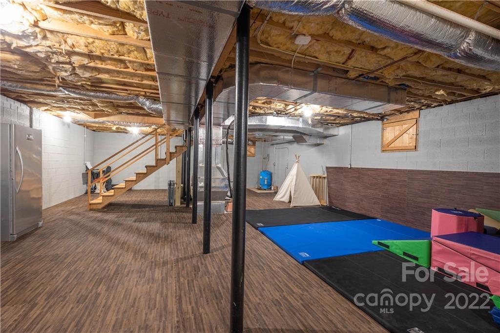 3674 River Road Hickory, NC 28602 - Photo 32 of 48 a view of entryway