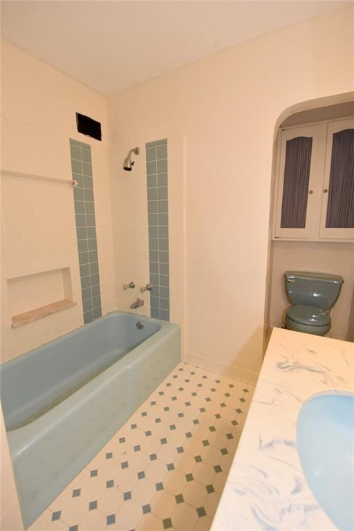23 Swallow Hill Road Carnegie, PA 15106 - Photo 15 of 24 Full bath upstairs. A little retro but in great shape.