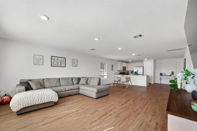 $2,100 | 4206 Barrington Cove Lane, Baytown, TX 77521