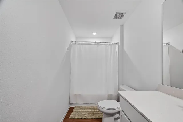 $2,100 | 4206 Barrington Cove Lane, Baytown, TX 77521