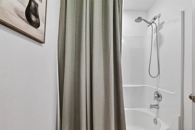 $2,100 | 4206 Barrington Cove Lane, Baytown, TX 77521