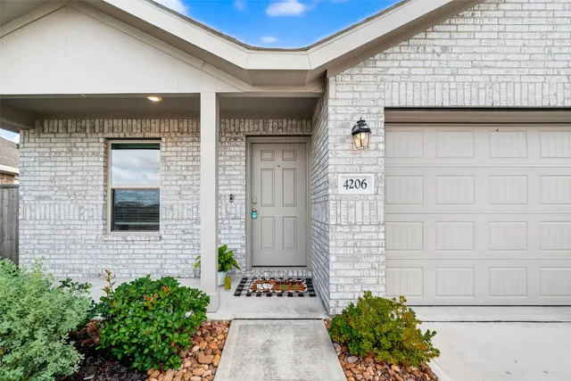 $2,100 | 4206 Barrington Cove Lane, Baytown, TX 77521