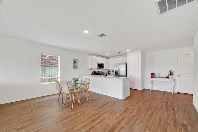 $2,100 | 4206 Barrington Cove Lane, Baytown, TX 77521